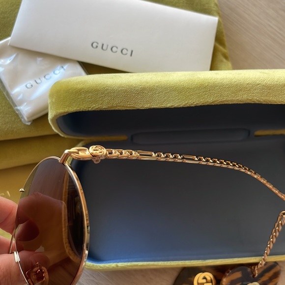 Gucci Sunglasses - Picture 8 of 9